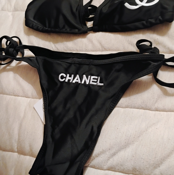 Black Chanel Bikini - Picture 4 of 5